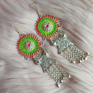 NWOT dangle earrings